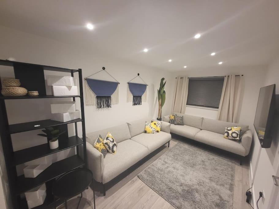 New 4 Bedrm House! Parking. 10Min To City / Etihad マンチェスター エクステリア 写真