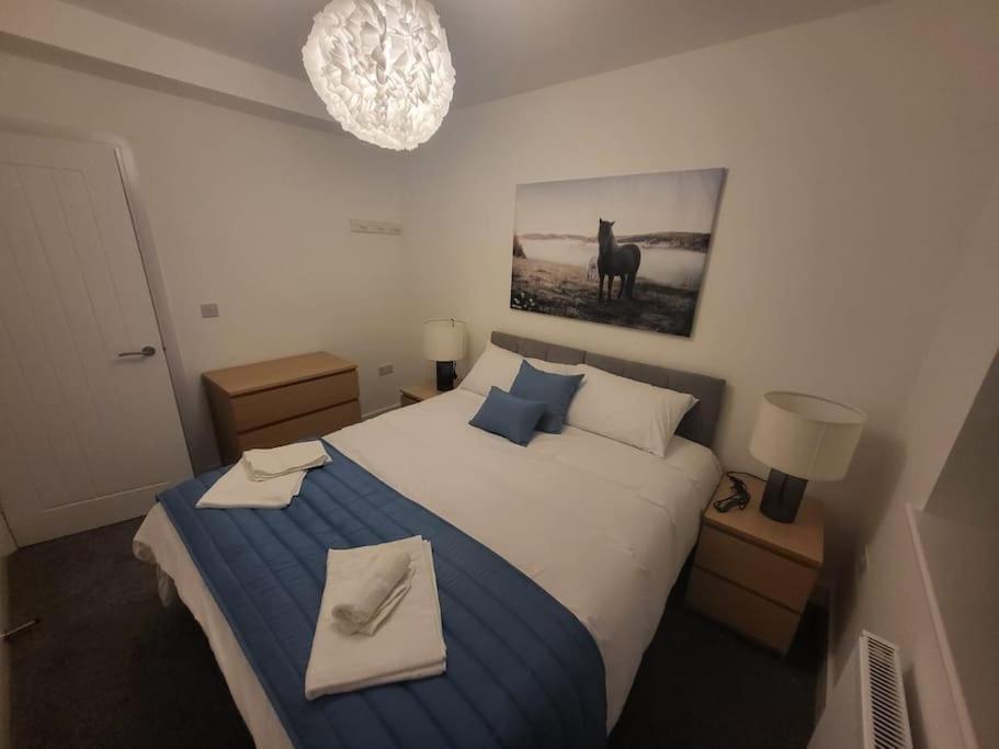 New 4 Bedrm House! Parking. 10Min To City / Etihad マンチェスター エクステリア 写真