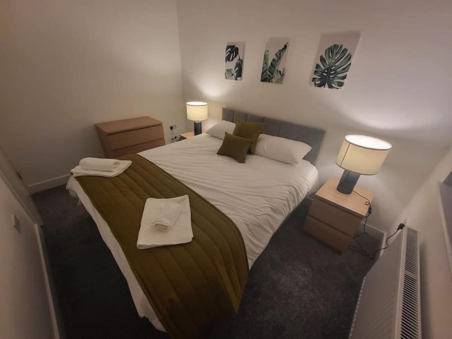 New 4 Bedrm House! Parking. 10Min To City / Etihad マンチェスター エクステリア 写真