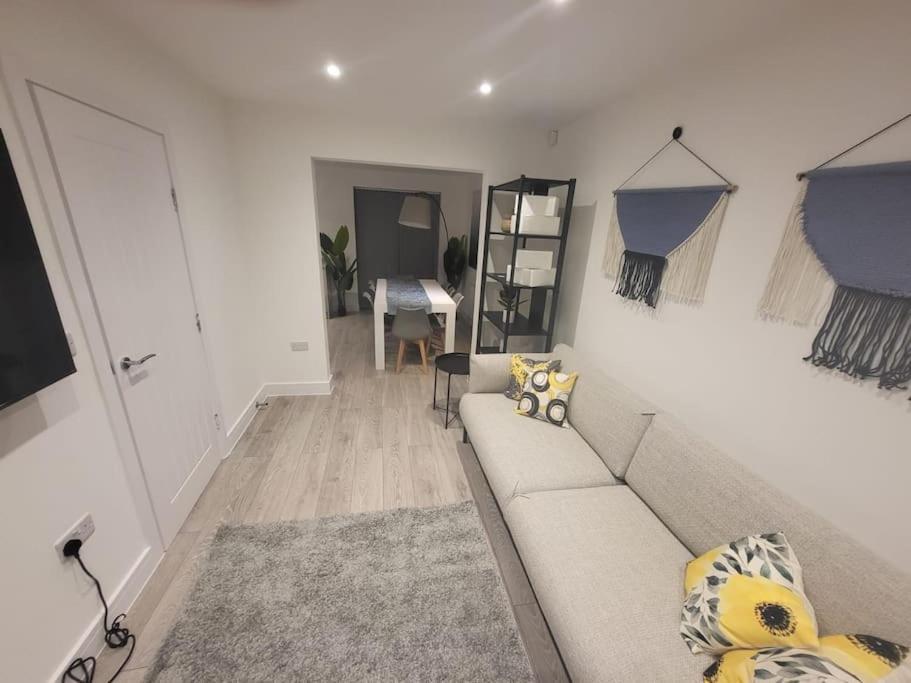 New 4 Bedrm House! Parking. 10Min To City / Etihad マンチェスター エクステリア 写真
