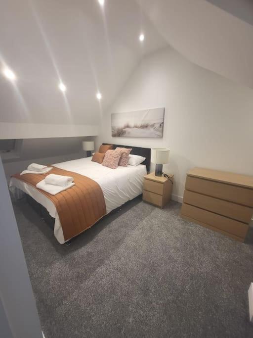 New 4 Bedrm House! Parking. 10Min To City / Etihad マンチェスター エクステリア 写真