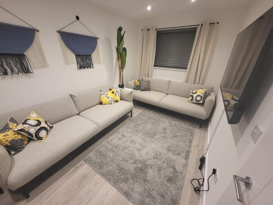 New 4 Bedrm House! Parking. 10Min To City / Etihad マンチェスター エクステリア 写真